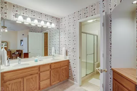 Bath - 1708 Brookside Dr, Manteca, CA 95336 photo 2 of 2