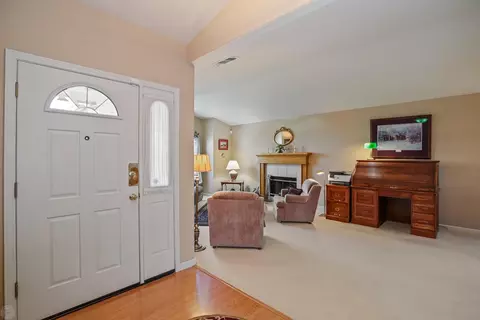 Entry Way - 1708 Brookside Dr, Manteca, CA 95336 photo 3 of 6