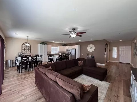 1910 Paul St, Hughson, CA 95326 photo 4