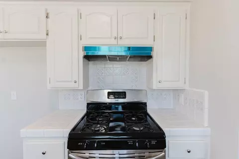 Kitchen - 4916 Summit Way, Modesto, CA 95357 photo 3 of 4