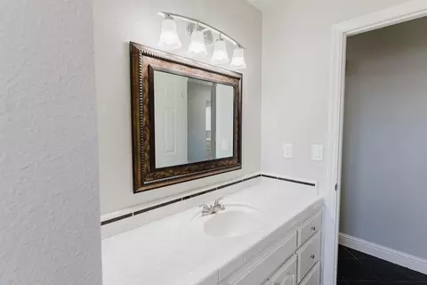 Bath - 4916 Summit Way, Modesto, CA 95357 photo 2 of 2