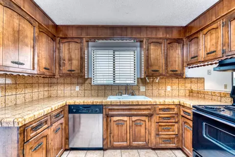 Kitchen - 4302 Barham Ave, Corning, CA 96021 photo 2 of 3