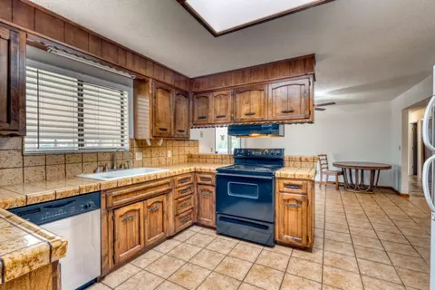 Kitchen - 4302 Barham Ave, Corning, CA 96021 photo 3 of 3