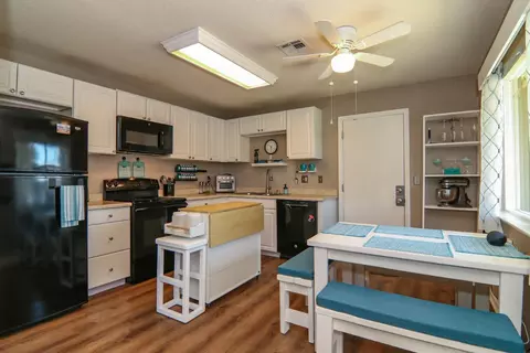 Kitchen - 4392 Martel Dr, Olivehurst, CA 95961 photo 1 of 3