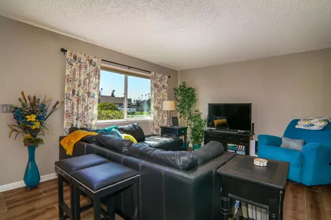Living - 4392 Martel Dr, Olivehurst, CA 95961 photo 2 of 4