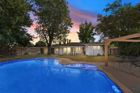 Exterior - 3937 Maudray Way, Carmichael, CA 95608 photo 7 of 8