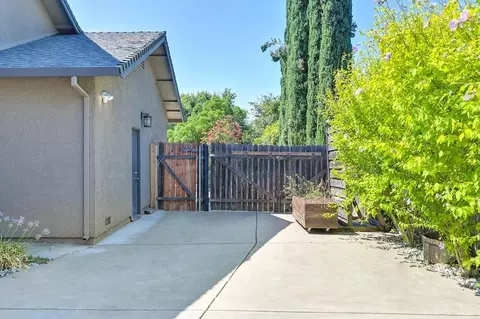 Exterior - 5343 Ridgefield Ave, Carmichael, CA 95608 photo 19 of 31