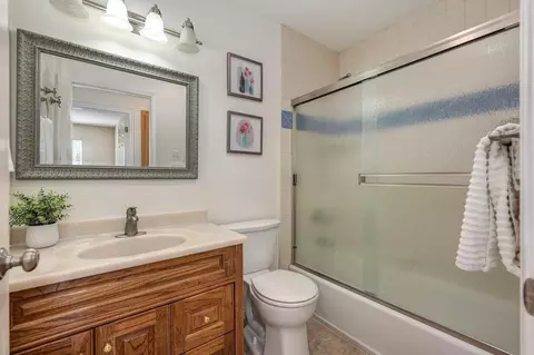 Bath - 5343 Ridgefield Ave, Carmichael, CA 95608 photo 4 of 4