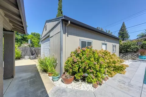Exterior - 5343 Ridgefield Ave, Carmichael, CA 95608 photo 11 of 31