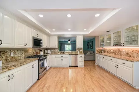 Kitchen - 5343 Ridgefield Ave, Carmichael, CA 95608 photo 4 of 6