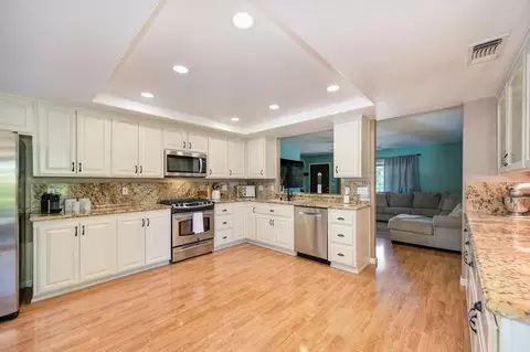 Kitchen - 5343 Ridgefield Ave, Carmichael, CA 95608 photo 3 of 6