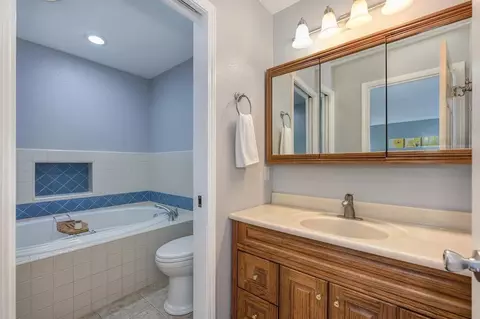 Bath - 5343 Ridgefield Ave, Carmichael, CA 95608 photo 1 of 4