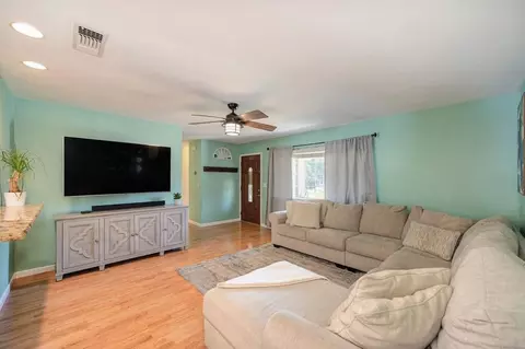 Living - 5343 Ridgefield Ave, Carmichael, CA 95608 photo 2 of 2