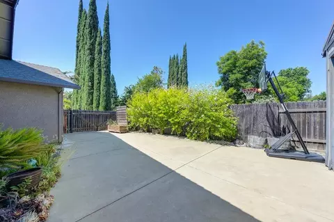 Exterior - 5343 Ridgefield Ave, Carmichael, CA 95608 photo 20 of 31