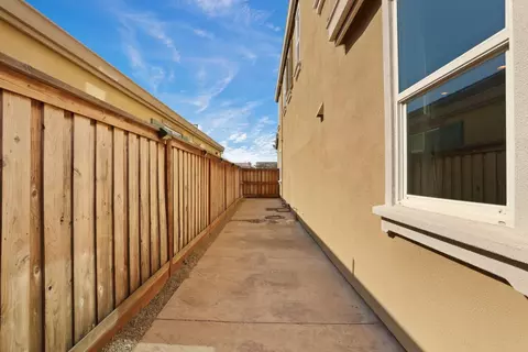 Exterior - 424 S Derone Ln, Tracy, CA 95376 photo 7 of 10