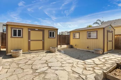 Exterior - 424 S Derone Ln, Tracy, CA 95376 photo 6 of 10