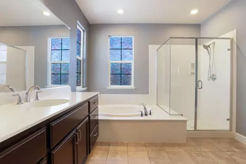 Bath - 424 S Derone Ln, Tracy, CA 95376 photo 5 of 7