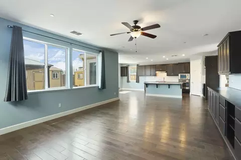 Living - 424 S Derone Ln, Tracy, CA 95376 photo 4 of 5