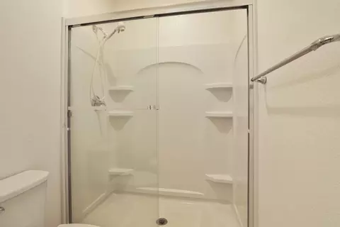 Bath - 424 S Derone Ln, Tracy, CA 95376 photo 2 of 7