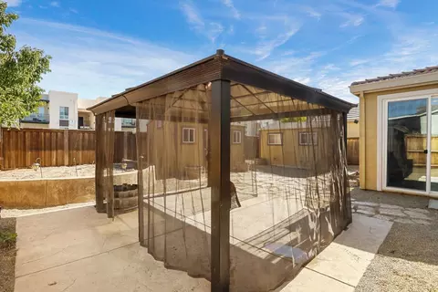 Exterior - 424 S Derone Ln, Tracy, CA 95376 photo 9 of 10