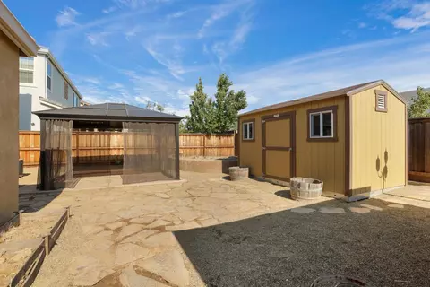 Exterior - 424 S Derone Ln, Tracy, CA 95376 photo 8 of 10