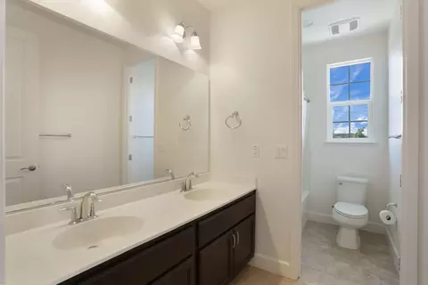 Bath - 424 S Derone Ln, Tracy, CA 95376 photo 6 of 7