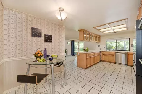 Kitchen - 8781 Beechcrest Ct, Orangevale, CA 95662 photo 11 of 11
