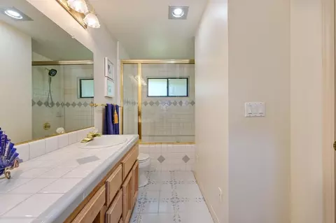 Bath - 8781 Beechcrest Ct, Orangevale, CA 95662 photo 4 of 4