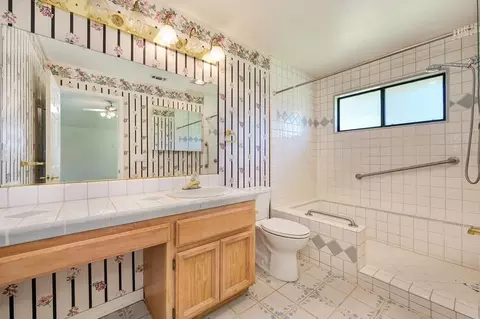 Bath - 8781 Beechcrest Ct, Orangevale, CA 95662 photo 1 of 4