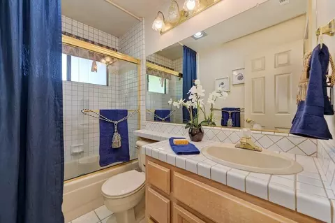 Bath - 8781 Beechcrest Ct, Orangevale, CA 95662 photo 2 of 4
