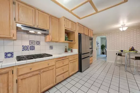 Kitchen - 8781 Beechcrest Ct, Orangevale, CA 95662 photo 7 of 11