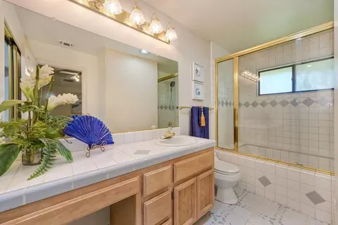 Bath - 8781 Beechcrest Ct, Orangevale, CA 95662 photo 3 of 4