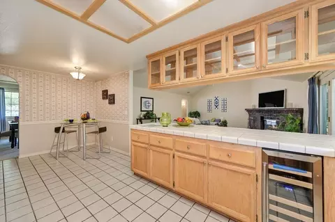 Kitchen - 8781 Beechcrest Ct, Orangevale, CA 95662 photo 8 of 11