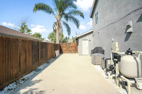 Exterior - 403 Roadrunner Dr, Patterson, CA 95363 photo 6 of 7