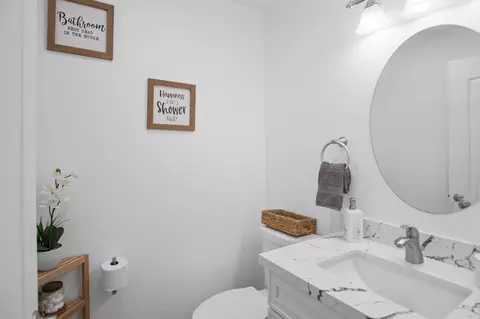 Bath - 403 Roadrunner Dr, Patterson, CA 95363 photo 1 of 3