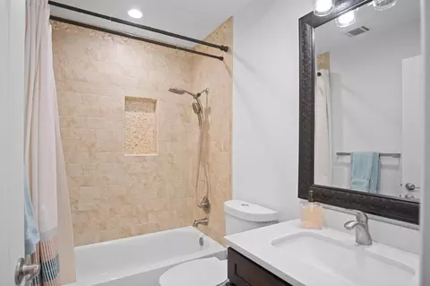 Bath - 403 Roadrunner Dr, Patterson, CA 95363 photo 3 of 3