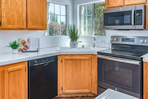 Kitchen - 3106 Beachcomber Dr, Rocklin, CA 95677 photo 4 of 6