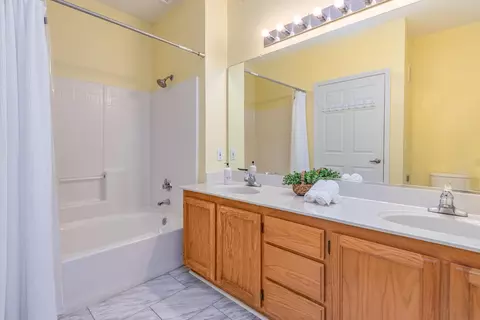 Bath - 3106 Beachcomber Dr, Rocklin, CA 95677 photo 3 of 4