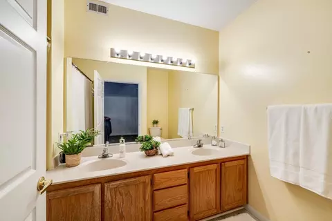 Bath - 3106 Beachcomber Dr, Rocklin, CA 95677 photo 2 of 4