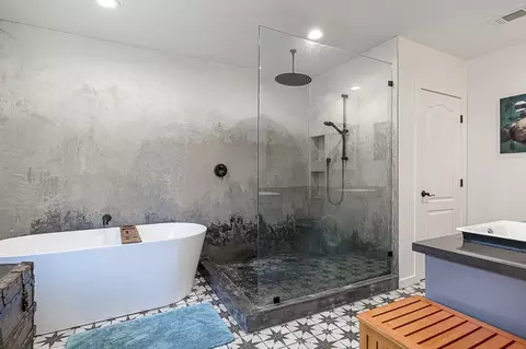 Bath - 522 Myrtle, Modesto, CA 95350 photo 1 of 3