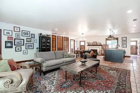 Living - 522 Myrtle, Modesto, CA 95350 photo 4 of 4