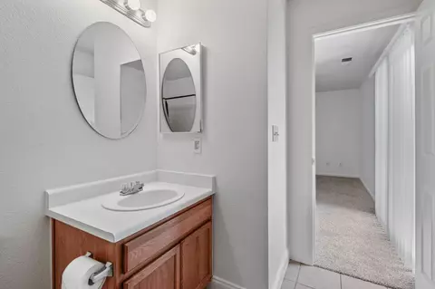 Bath - 807 Robert L Smith Dr, Tracy, CA 95376 photo 3 of 3