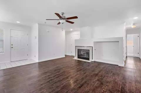 Living - 807 Robert L Smith Dr, Tracy, CA 95376 photo 2 of 4