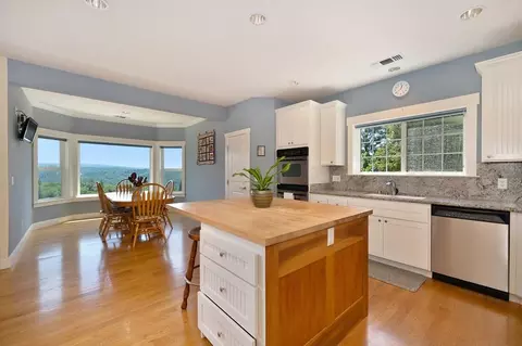 Kitchen - 1280 Cerro Vista Dr, Applegate, CA 95703 photo 2 of 6