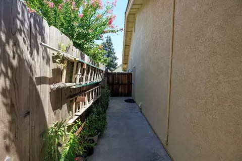 Exterior - 2600 Barola Ln, Modesto, CA 95356 photo 17 of 18
