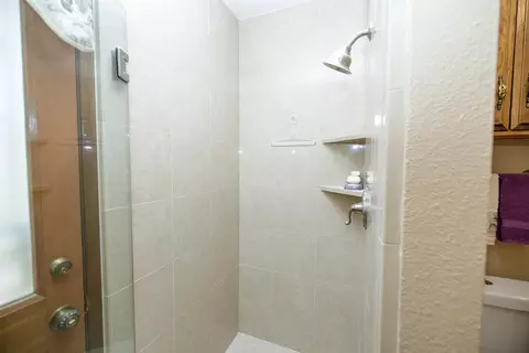 Bath - 2600 Barola Ln, Modesto, CA 95356 photo 2 of 10