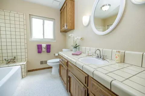 Bath - 2600 Barola Ln, Modesto, CA 95356 photo 4 of 10