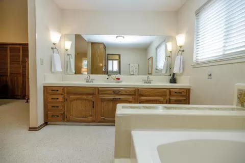 Bath - 2600 Barola Ln, Modesto, CA 95356 photo 8 of 10