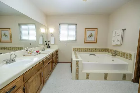 Bath - 2600 Barola Ln, Modesto, CA 95356 photo 7 of 10