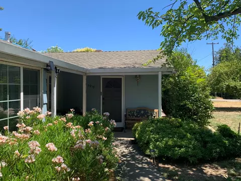 Exterior - 5917 Shirley Ave, Carmichael, CA 95608 photo 5 of 9